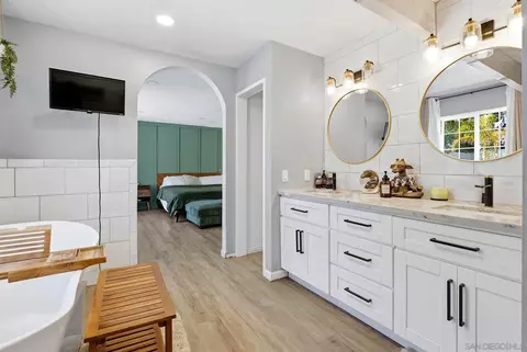 Bath - 1315 Hillcrest Dr, Alpine, CA 91901 photo 3 of 3