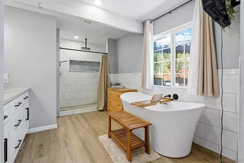 Bath - 1315 Hillcrest Dr, Alpine, CA 91901 photo 2 of 3