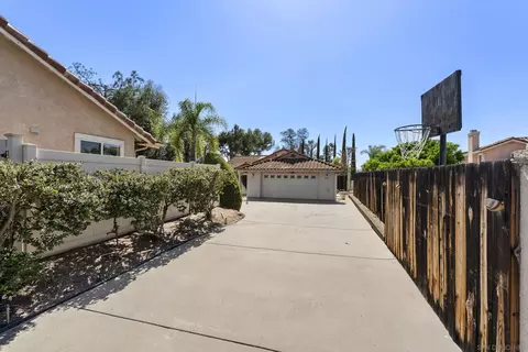 Exterior - 2011 Rachelle Pl, Escondido, CA 92025 photo 8 of 9