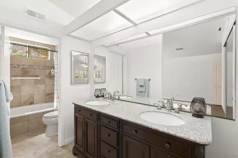 Bath - 2011 Rachelle Pl, Escondido, CA 92025 photo 1 of 3
