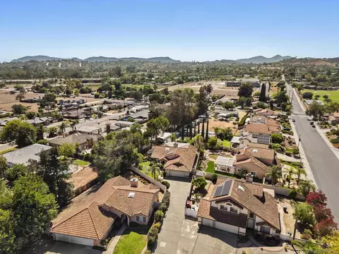 View/Area - 2011 Rachelle Pl, Escondido, CA 92025 photo 4 of 12