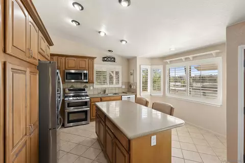 Kitchen - 2011 Rachelle Pl, Escondido, CA 92025 photo 1 of 5
