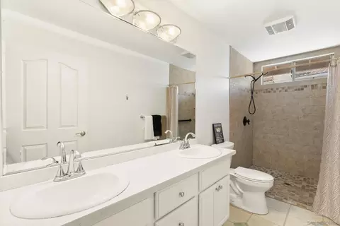 Bath - 2011 Rachelle Pl, Escondido, CA 92025 photo 3 of 3