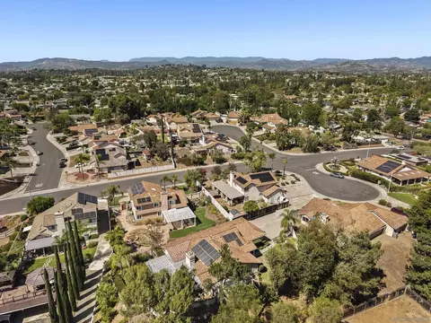 View/Area - 2011 Rachelle Pl, Escondido, CA 92025 photo 10 of 12