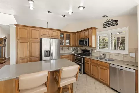 Kitchen - 2011 Rachelle Pl, Escondido, CA 92025 photo 3 of 5