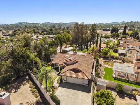 View/Area - 2011 Rachelle Pl, Escondido, CA 92025 photo 2 of 12