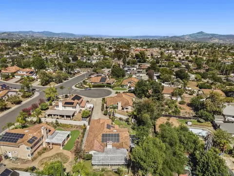 View/Area - 2011 Rachelle Pl, Escondido, CA 92025 photo 8 of 12