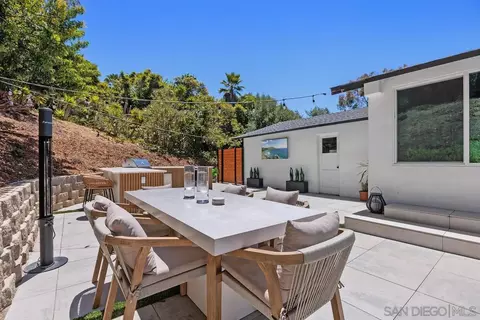 Exterior - 2586 Azure Coast Dr, La Jolla, CA 92037 photo 3 of 14