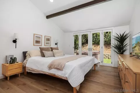 Bedroom - 2586 Azure Coast Dr, La Jolla, CA 92037 photo 1 of 5