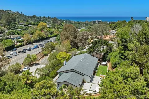 View/Area - 2586 Azure Coast Dr, La Jolla, CA 92037 photo 3 of 4