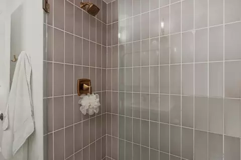 Bath - 2586 Azure Coast Dr, La Jolla, CA 92037 photo 2 of 4