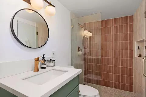 Bath - 2586 Azure Coast Dr, La Jolla, CA 92037 photo 4 of 4