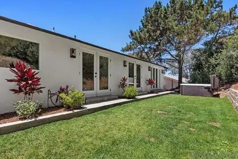 Exterior - 2586 Azure Coast Dr, La Jolla, CA 92037 photo 6 of 14