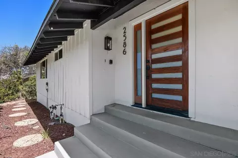 Exterior - 2586 Azure Coast Dr, La Jolla, CA 92037 photo 2 of 14