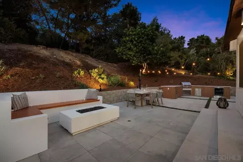 Exterior - 2586 Azure Coast Dr, La Jolla, CA 92037 photo 7 of 14