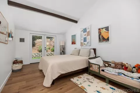 Bedroom - 2586 Azure Coast Dr, La Jolla, CA 92037 photo 3 of 5
