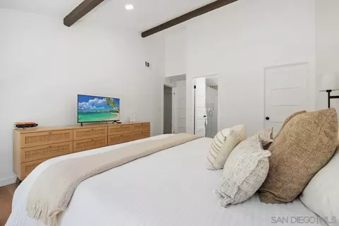 Bedroom - 2586 Azure Coast Dr, La Jolla, CA 92037 photo 2 of 5