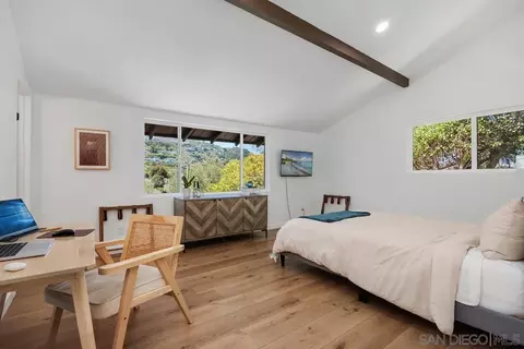 Bedroom - 2586 Azure Coast Dr, La Jolla, CA 92037 photo 5 of 5