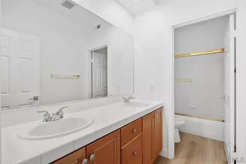 Bath - 5166 Berryessa St, Oceanside, CA 92056 photo 2 of 4