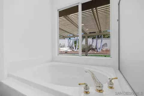 Bath - 5166 Berryessa St, Oceanside, CA 92056 photo 4 of 4