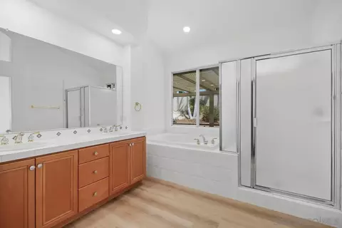 Bath - 5166 Berryessa St, Oceanside, CA 92056 photo 3 of 4