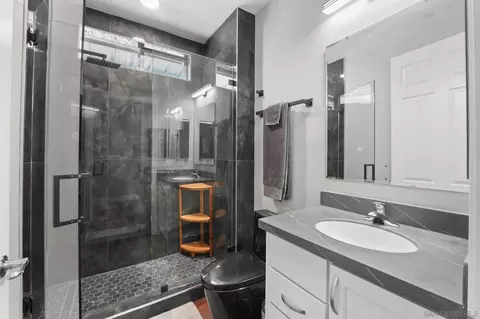 Bath - 13710 Calle Del Sol, Jamul, CA 91935 photo 3 of 3