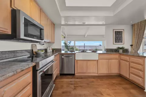 Kitchen - 20 Via Alta Vis, Bonsall, CA 92003 photo 2 of 5