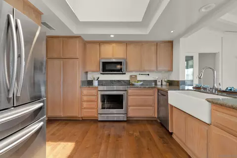 Kitchen - 20 Via Alta Vis, Bonsall, CA 92003 photo 3 of 5