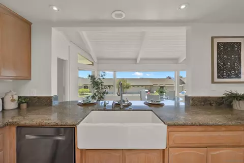 Kitchen - 20 Via Alta Vis, Bonsall, CA 92003 photo 1 of 5