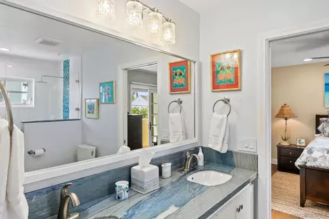 Bath - 763 G Ave, Coronado, CA 92118 photo 6 of 7