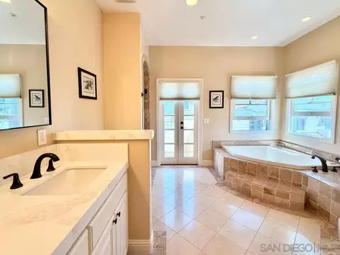 Bath - 763 G Ave, Coronado, CA 92118 photo 3 of 7
