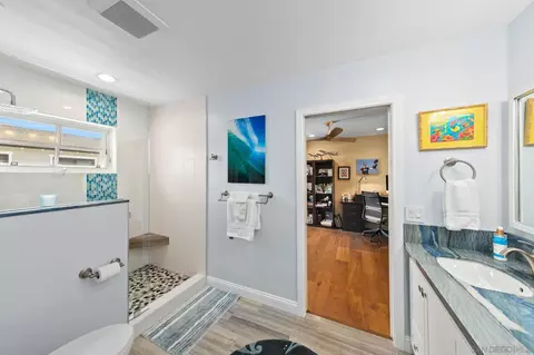Bath - 763 G Ave, Coronado, CA 92118 photo 5 of 7
