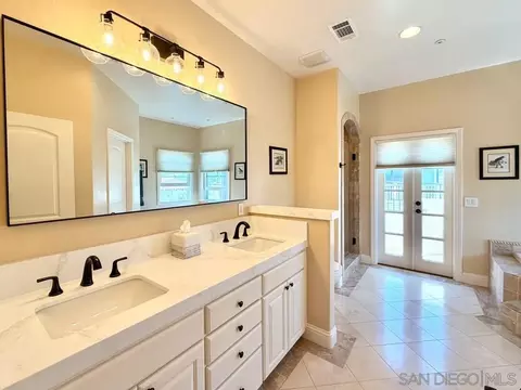 Bath - 763 G Ave, Coronado, CA 92118 photo 2 of 7
