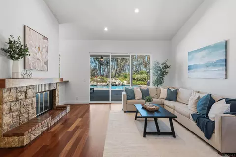 Living - 15964 Cumberland Dr, Poway, CA 92064 photo 1 of 4