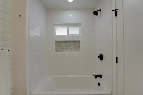 Bath - 831 E 3rd Ave #5, Escondido, CA 92025 photo 4 of 4