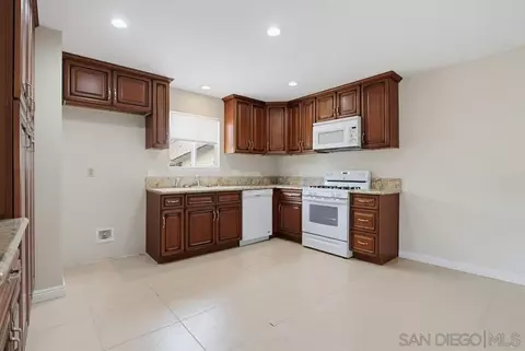 Kitchen - 1010 Thomas Way, Escondido, CA 92027 photo 2 of 4