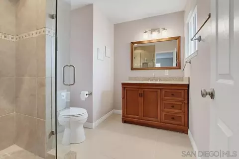 Bath - 1010 Thomas Way, Escondido, CA 92027 photo 4 of 6