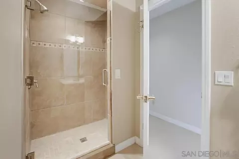 Bath - 1010 Thomas Way, Escondido, CA 92027 photo 3 of 6