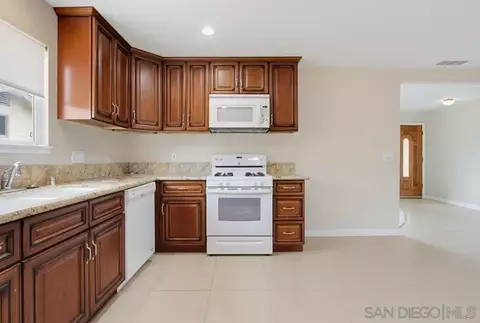 Kitchen - 1010 Thomas Way, Escondido, CA 92027 photo 4 of 4