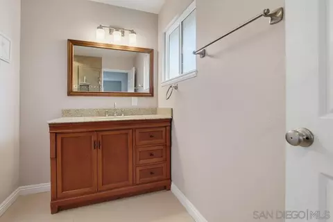 Bath - 1010 Thomas Way, Escondido, CA 92027 photo 5 of 6
