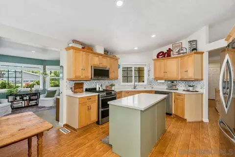 Kitchen - 4470 Garnet, Oceanside, CA 92056 photo 3 of 4