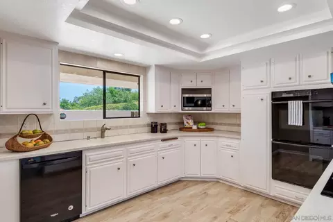 Kitchen - 3343 Vista De La Cresta, Escondido, CA 92029 photo 2 of 3