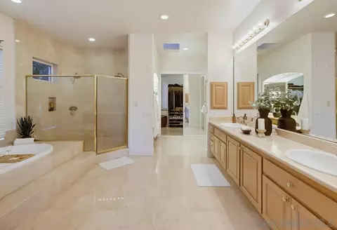 Bath - 14893 Huntington Gate Dr, Poway, CA 92064 photo 2 of 4
