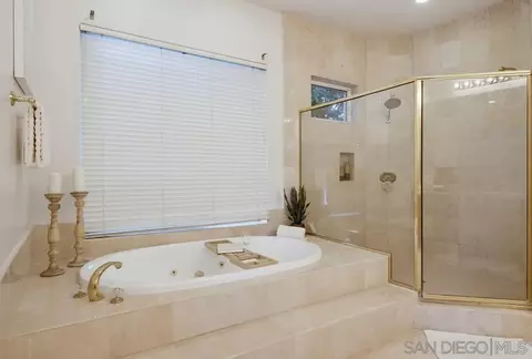 Bath - 14893 Huntington Gate Dr, Poway, CA 92064 photo 3 of 4