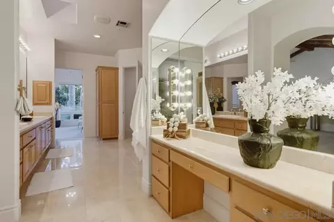 Bath - 14893 Huntington Gate Dr, Poway, CA 92064 photo 4 of 4
