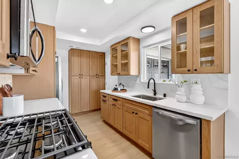 Kitchen - 1277 Sagewood Dr, Oceanside, CA 92056 photo 5 of 7