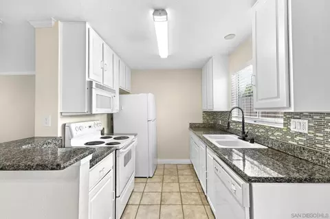 Kitchen - 620 E Lexington Ave #13, El Cajon, CA 92020 photo 3 of 6