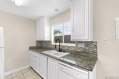 Kitchen - 620 E Lexington Ave #13, El Cajon, CA 92020 photo 4 of 6