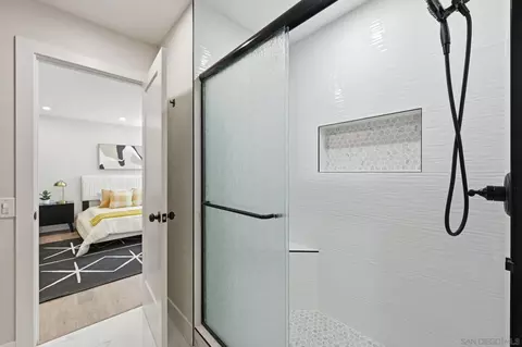 Bath - 3738 Hickory Way, Oceanside, CA 92057 photo 2 of 3
