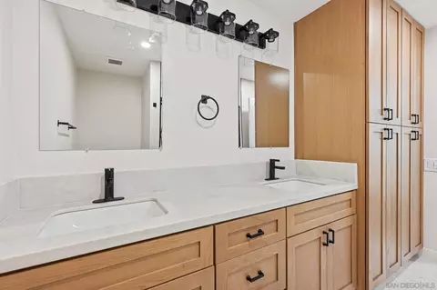 Bath - 3738 Hickory Way, Oceanside, CA 92057 photo 3 of 3